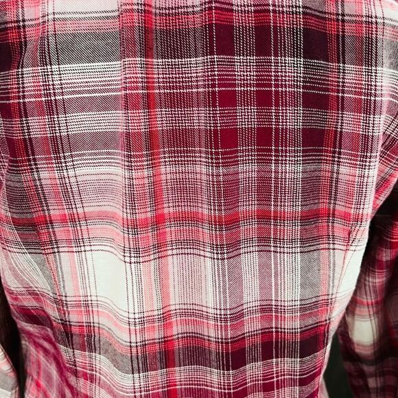 Eddie Bauer Classic Fit lightweight plaid flannel shirt size S. - Picture 6 of 7